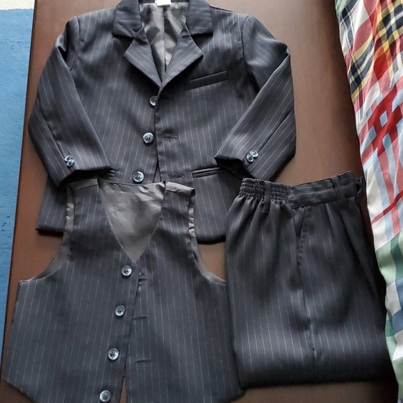 Boys Navy 3 piece suit - Picture 2 of 5